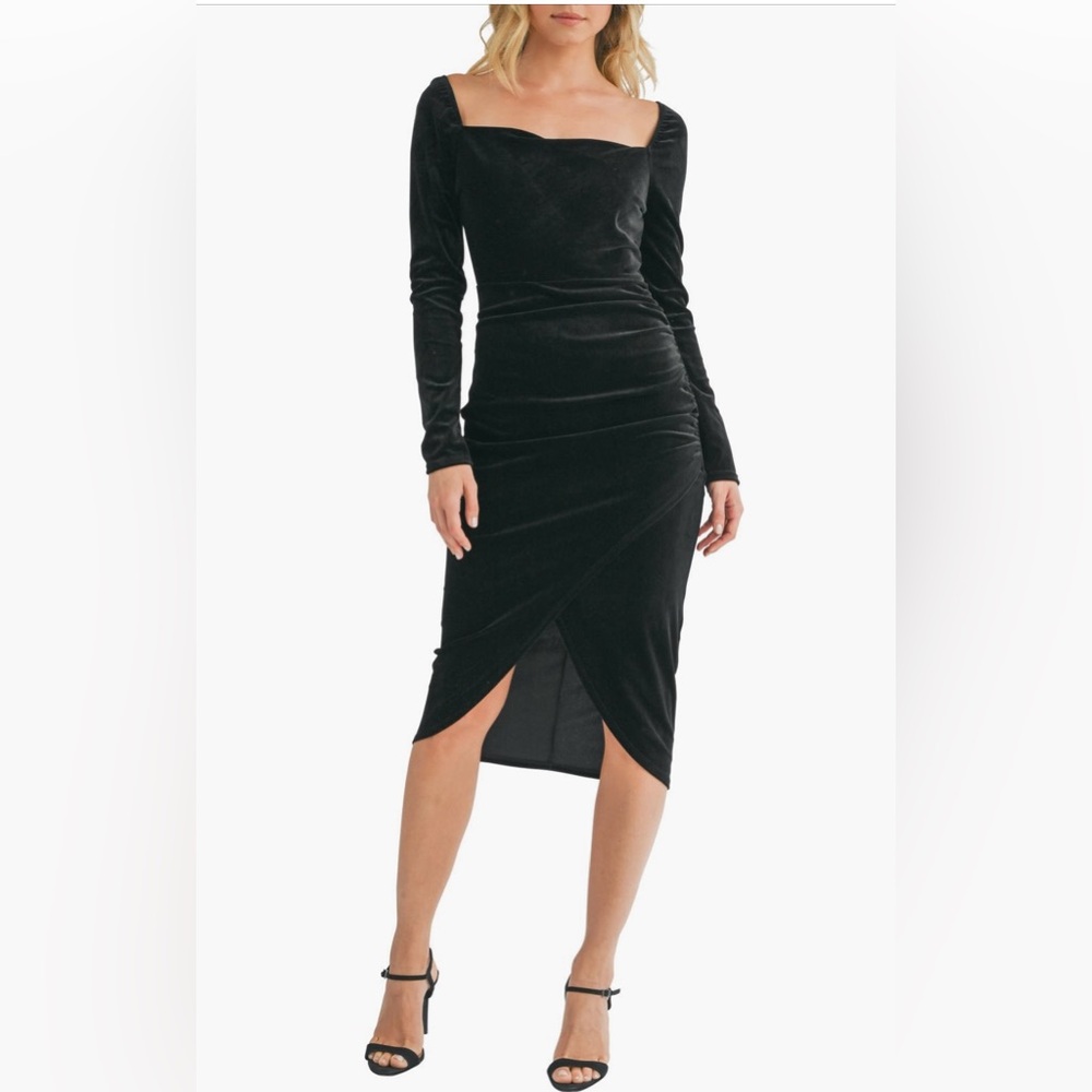 NWT | Lush | Long Sleeve Velvet Midi Dress | Black | Small